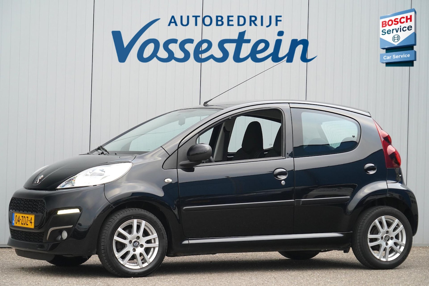 Peugeot 107 - 1.0 Envy / 103dkm NAP / Bluetooth / Airco / 5drs / Centr. vergr. / Elektr. ramen / NL-Auto - AutoWereld.nl