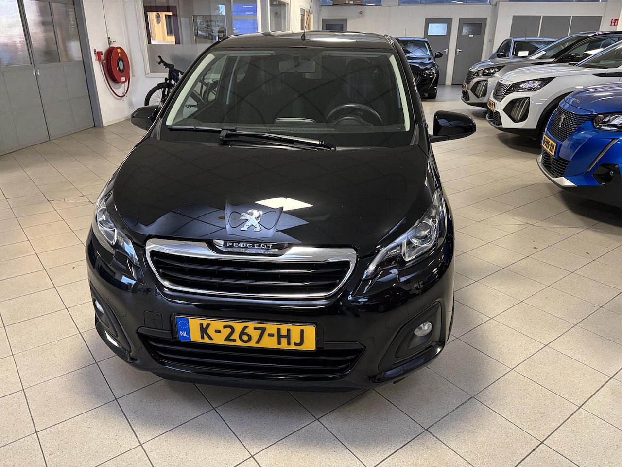 Peugeot 108 - 1.0 e-VTi 72pk 5D Active RIJKLAAR - AutoWereld.nl