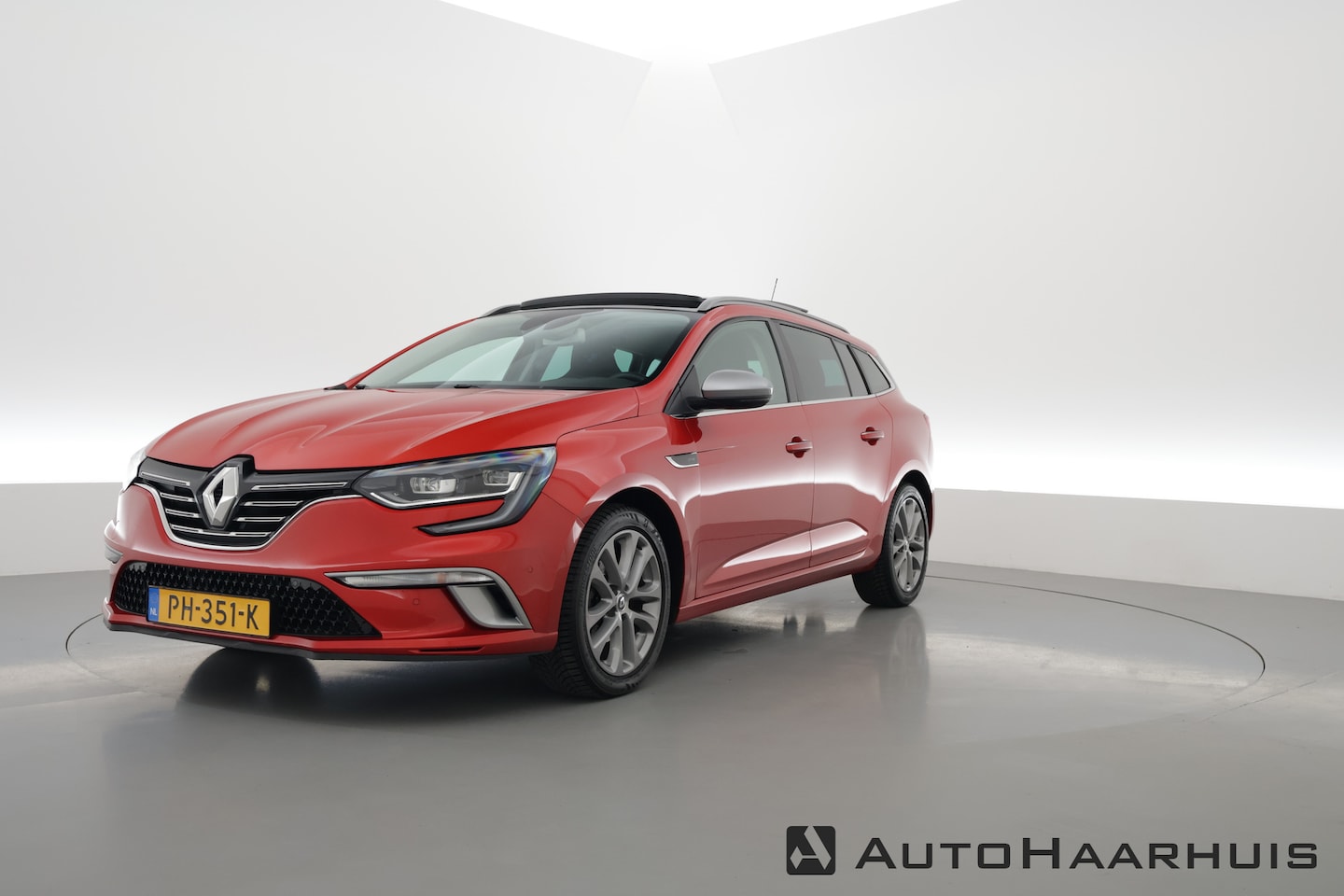 Renault Mégane Estate - 1.2 TCe GT-Line | Pano | HUD | Camera | Bose | Trekhaak | - AutoWereld.nl