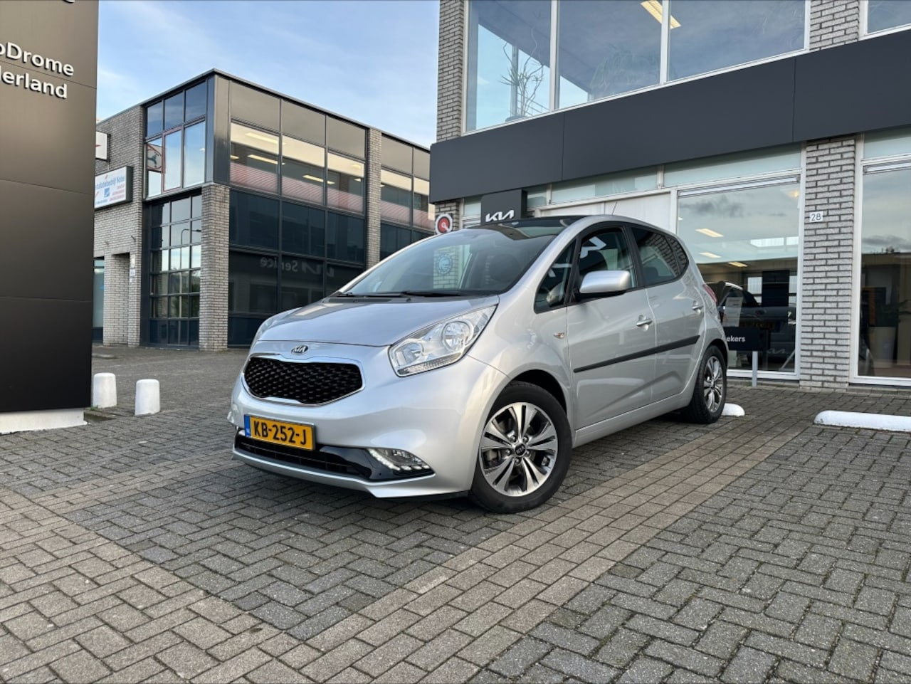 Kia Venga - 1.4i DynamicPlusLine | Panorama dak | Trekhaak - AutoWereld.nl