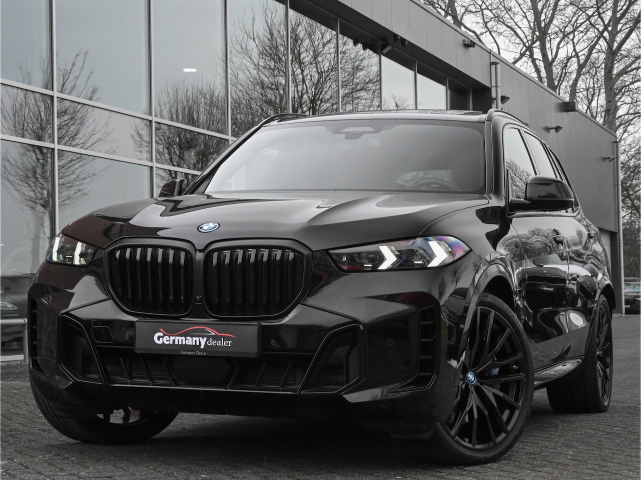 BMW X5 - xDrive50e 489pk M-Sportpakket Pro Black optic Pano Tr-Haak H&K 22-Inch - AutoWereld.nl