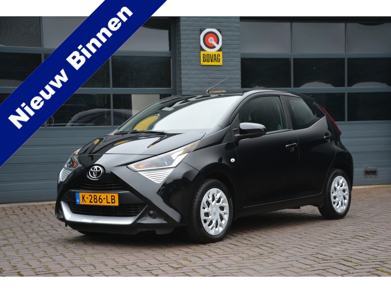 Toyota Aygo - 1.0 VVT-i x-play Automaat - AutoWereld.nl