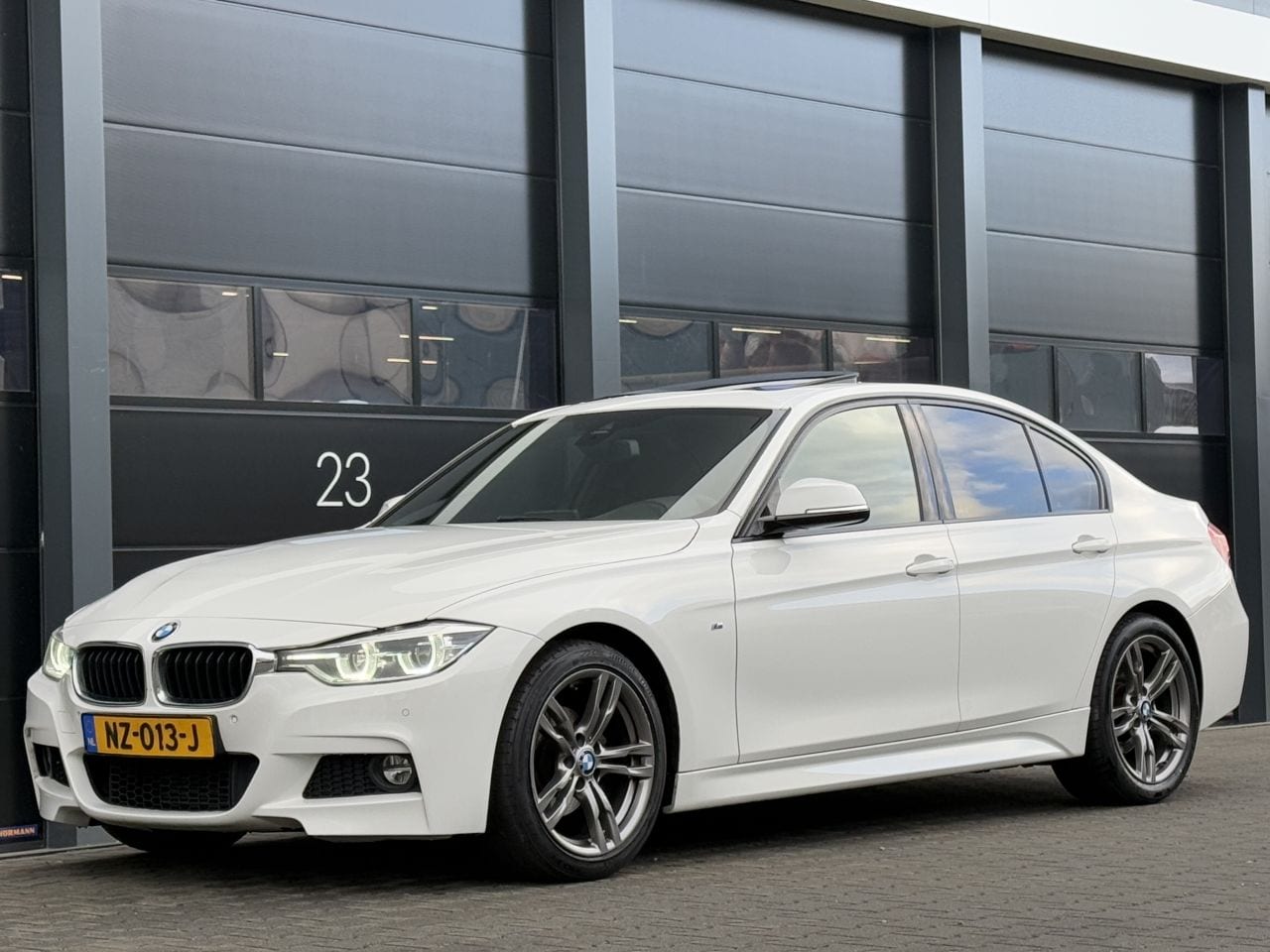 BMW 3-serie - 2.0 318D M-pakket Dak Hade-Up Leer - AutoWereld.nl