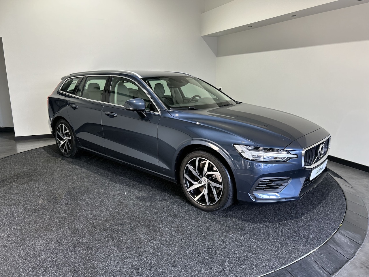 Volvo V60 - 2.0 T6 Twin Engine AWD Momentum Pro 2.0 T6 Twin Engine AWD Momentum Pro - AutoWereld.nl