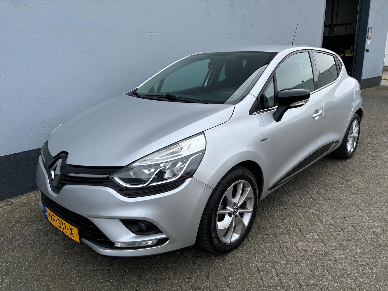 Renault Clio - 0.9 TCe Limited - Navigatie - LMV - AutoWereld.nl