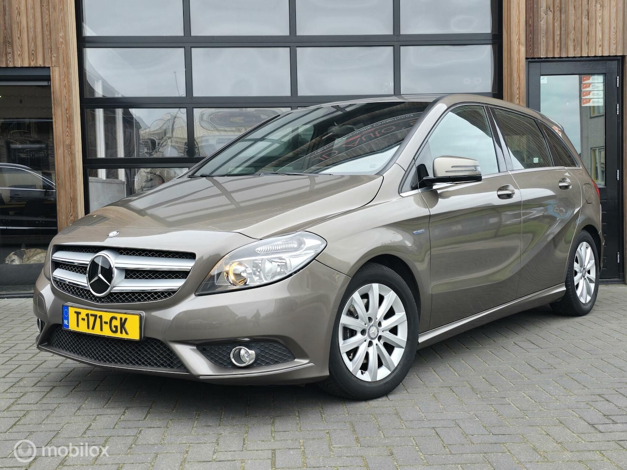 Mercedes-Benz B-klasse - B 180 LEER STOELVERW. TREKHAAK DEALER ONDERHOUDEN - AutoWereld.nl