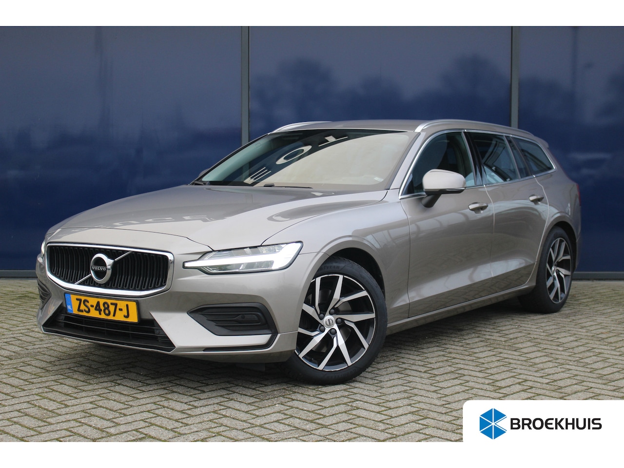 Volvo V60 - 2.0 T4 Momentum Pro 2.0 T4 Momentum Pro - AutoWereld.nl