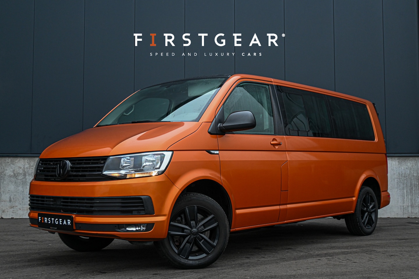 Volkswagen Transporter Multivan - 2.0 TSI L2H1 4Motion Comfortline *ACC / Leder / Achteruitrijcamera / Stoelverwarming voor* - AutoWereld.nl