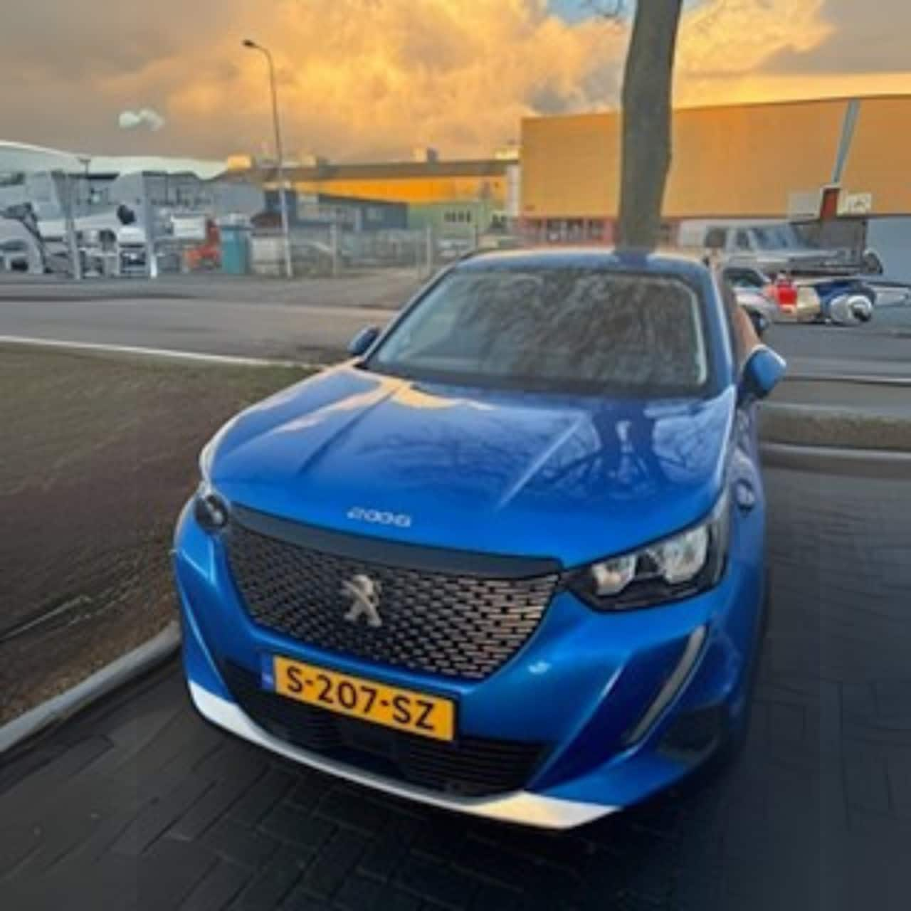 Peugeot 2008 - 1.2 PureTech Allure - AutoWereld.nl