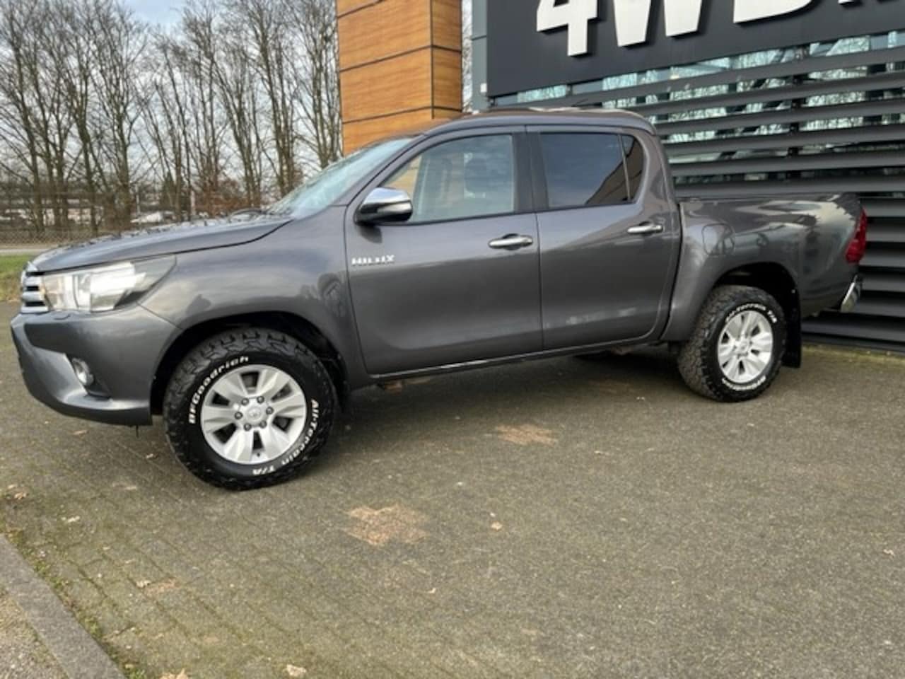 Toyota HiLux - 2.4 TD EURO 6 DUBBEL C VAN 5 PERS B07 / LEDER -NAVI-CLIMA-CRUISE 3200 KG TREKHAAK - € 25.7 - AutoWereld.nl