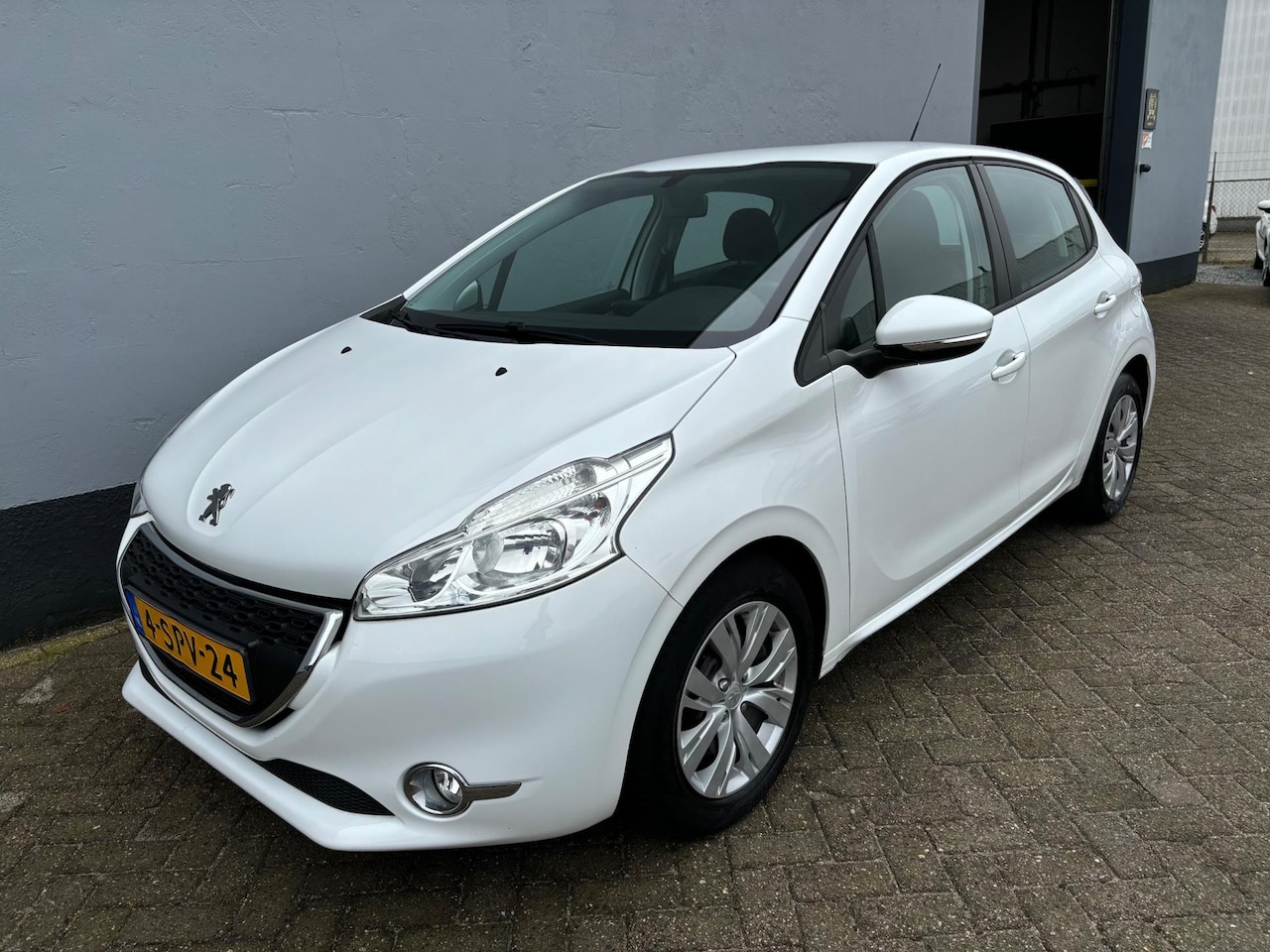 Peugeot 208 - 1.2 e-VTi Active Automaat - Navigatie - AutoWereld.nl