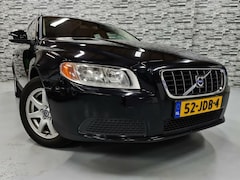 Volvo V70 - 2.0F Momentum* Navi*PDC*Leder*Trekhaak*Nieuwe APK