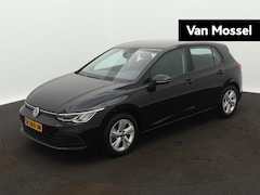 Volkswagen Golf - 1.0 TSI Life Business 110 PK | Parkeersensoren | Stoelverwarming | Stuurverwarming | Apple