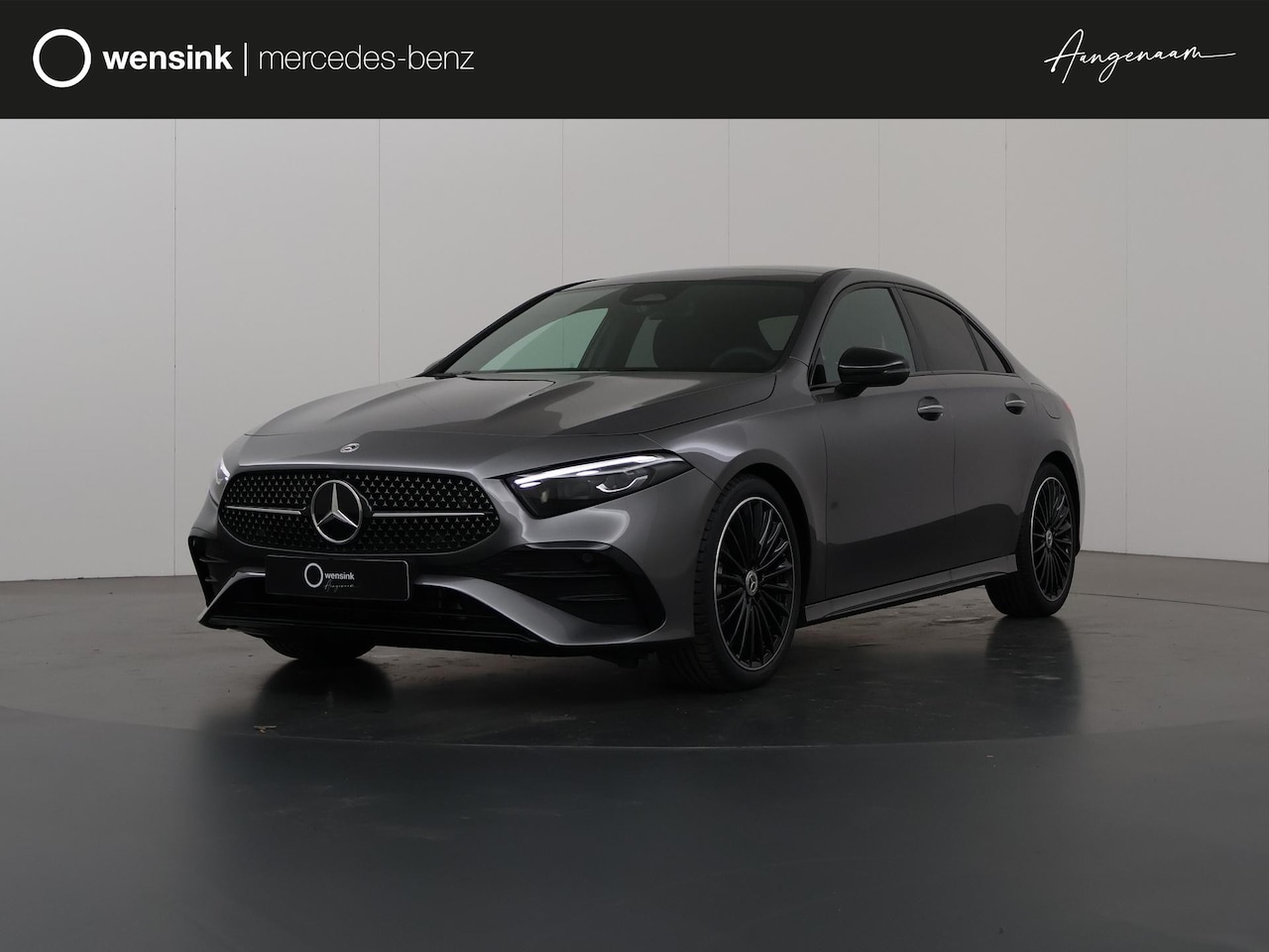 Mercedes-Benz A-klasse - 180 Star Edition AMG Line | Achteruitrijcamera | Sfeerverlichting | Keyless go | Panoramas - AutoWereld.nl