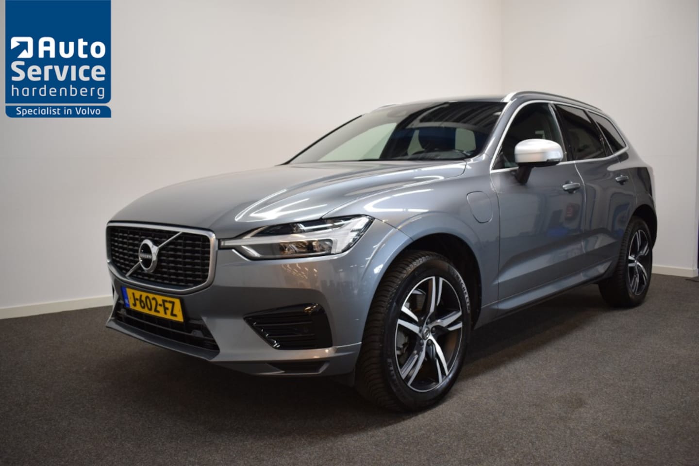 Volvo XC60 - 2.0 T8 PHEV 320pk AUT8 AWD R-Design Head-Up/ Flippers/ Camera/ Adapt. Cruise/ Pano dak - AutoWereld.nl