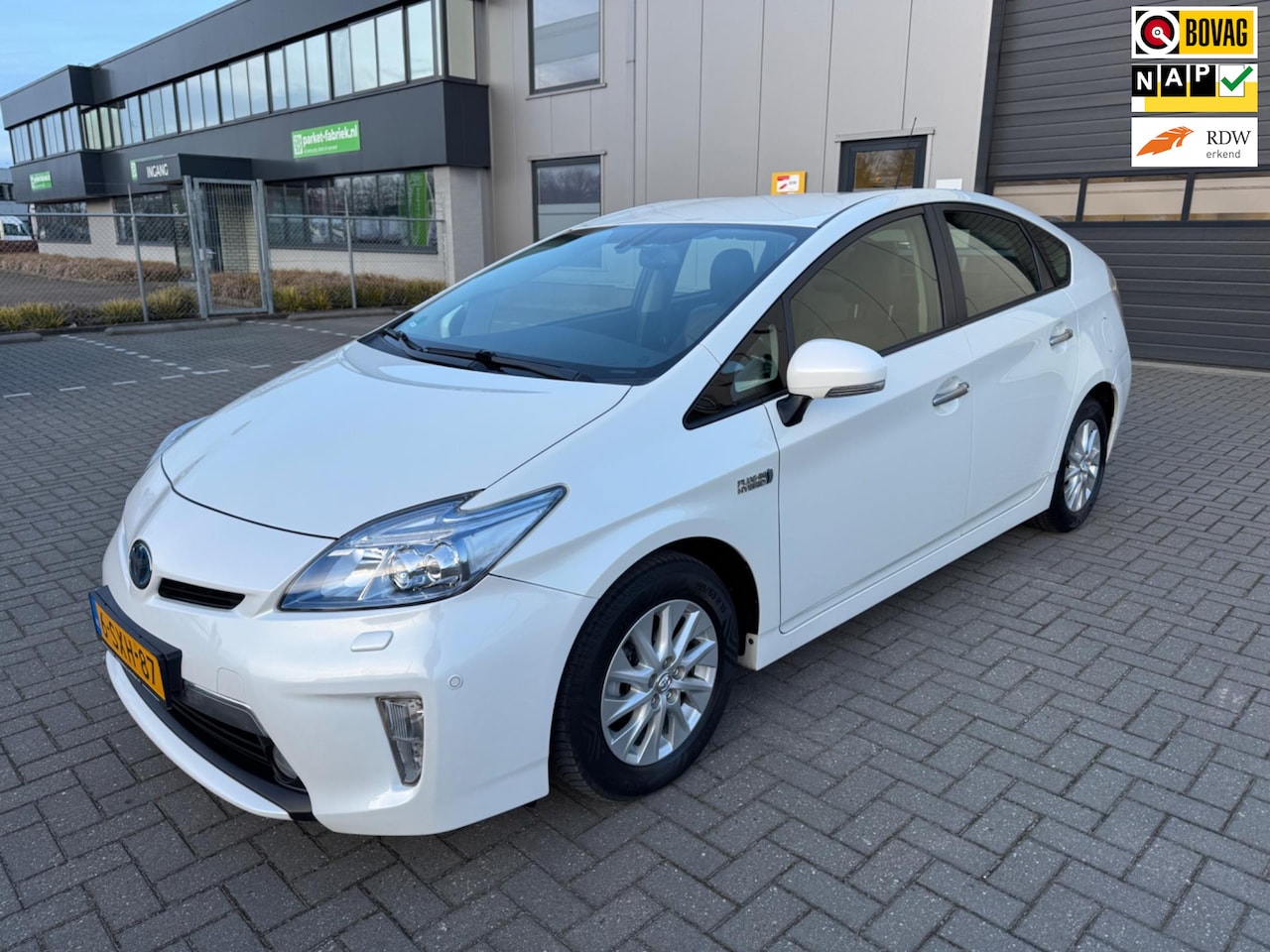 Toyota Prius - 1.8  Plug-in Executive Business 1.8 Plug-in Executive Business - AutoWereld.nl