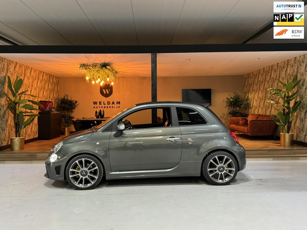 Fiat 500 Abarth - 1.4 T-Jet Turismo Cabriolet Garantie Sportuitlaat Carplay DigitaleDash Navi Schakelflipper - AutoWereld.nl