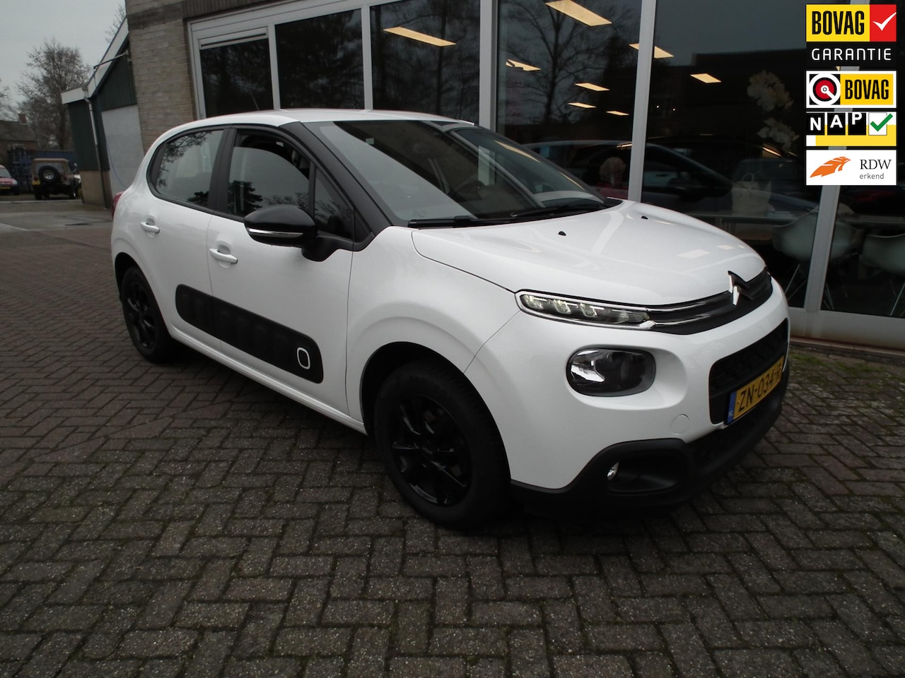 Citroën C3 - 1.2 PureTech S&S Feel navigatie Zeer nette auto! - AutoWereld.nl