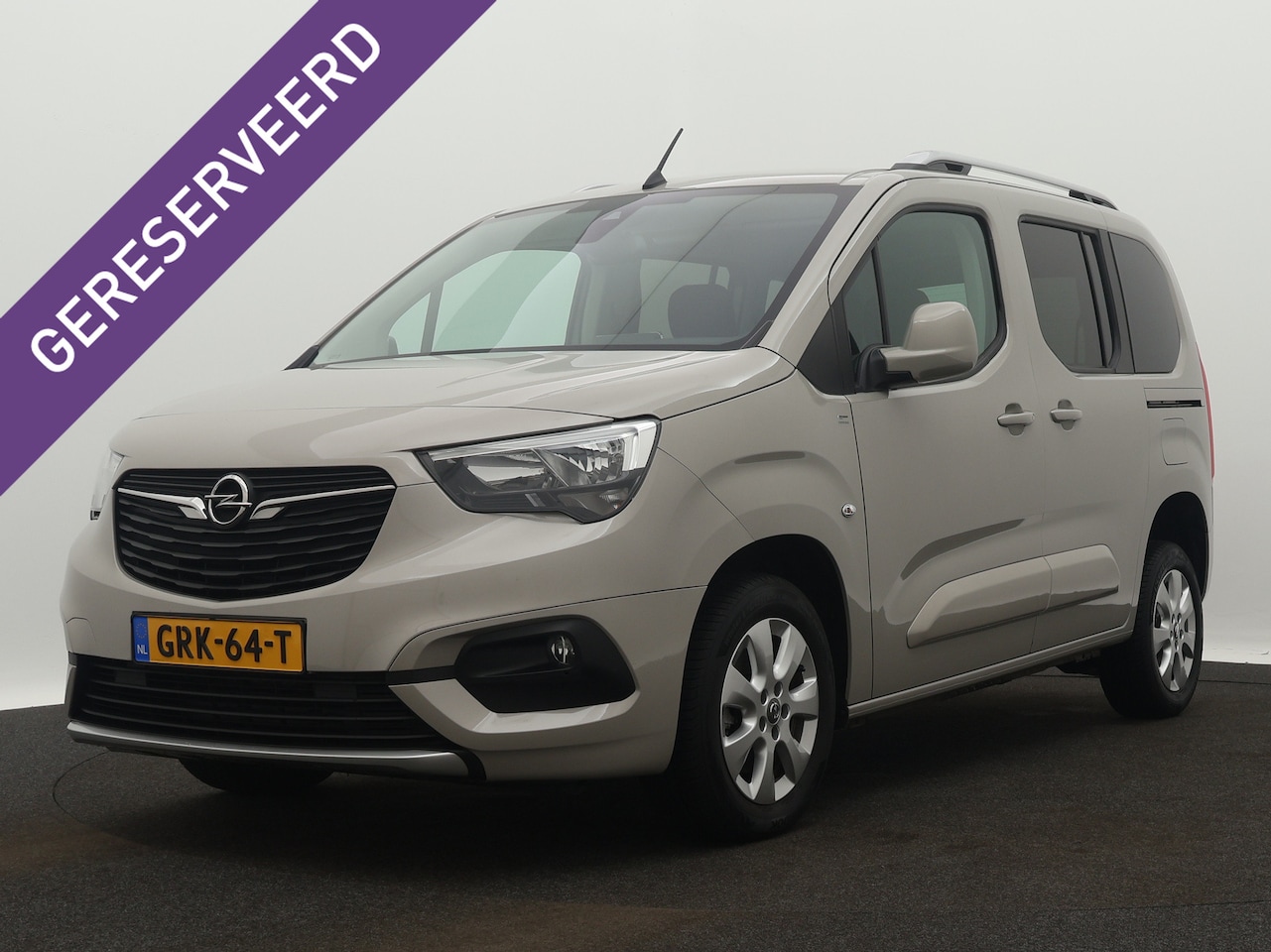 Opel Combo Tour - 1.2 Turbo L1H1 Edition Direct leverbaar! Rolstoelauto en lier - AutoWereld.nl