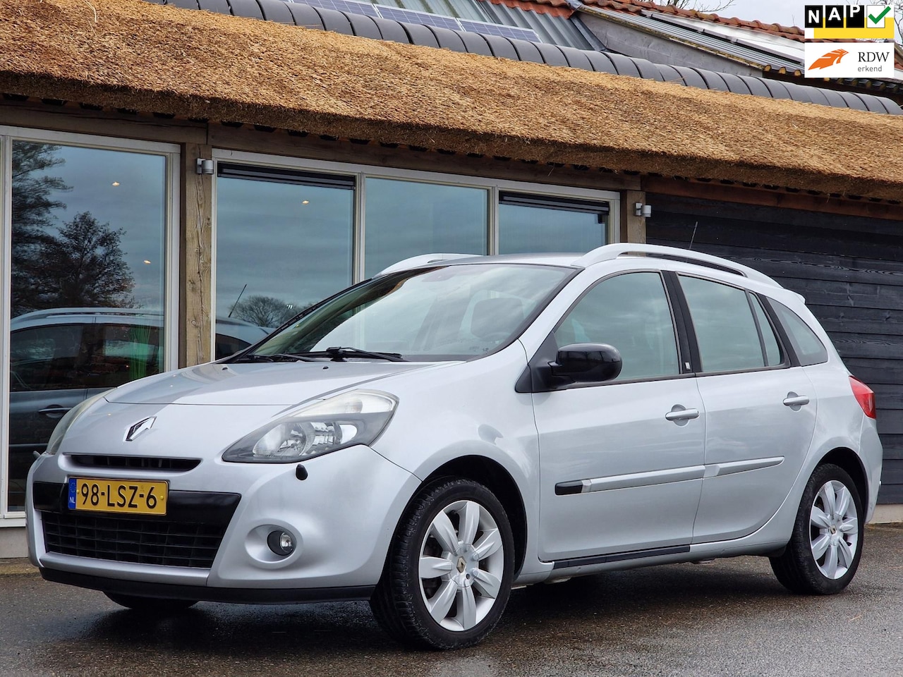 Renault Clio Estate - 1.6-16V Automaat (Trekhaak / Climate / Cruise / Navigatie / Bluetooth) - AutoWereld.nl