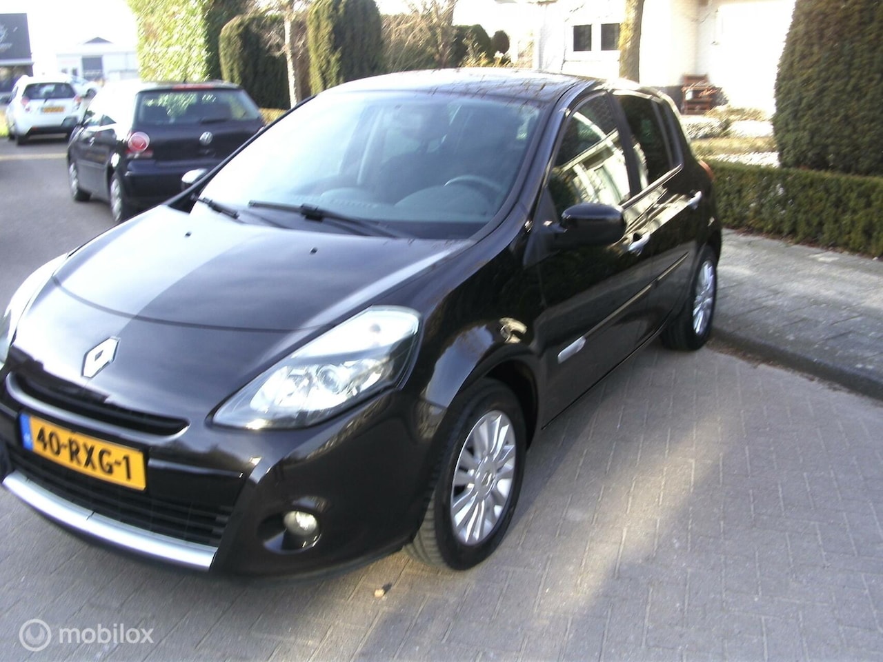 Renault Clio - 1.2 AuthentiqueZWART METALIEK 5DEURS - AutoWereld.nl