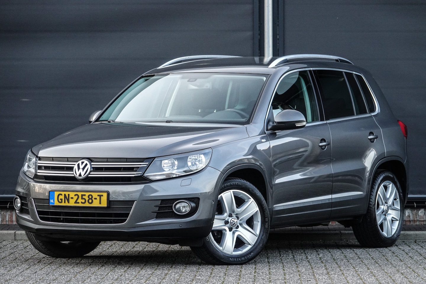 Volkswagen Tiguan - 1.4tsi 122Pk | Sport&Style | CUP | Trekhaak | 18'' | Pepper Grey - AutoWereld.nl