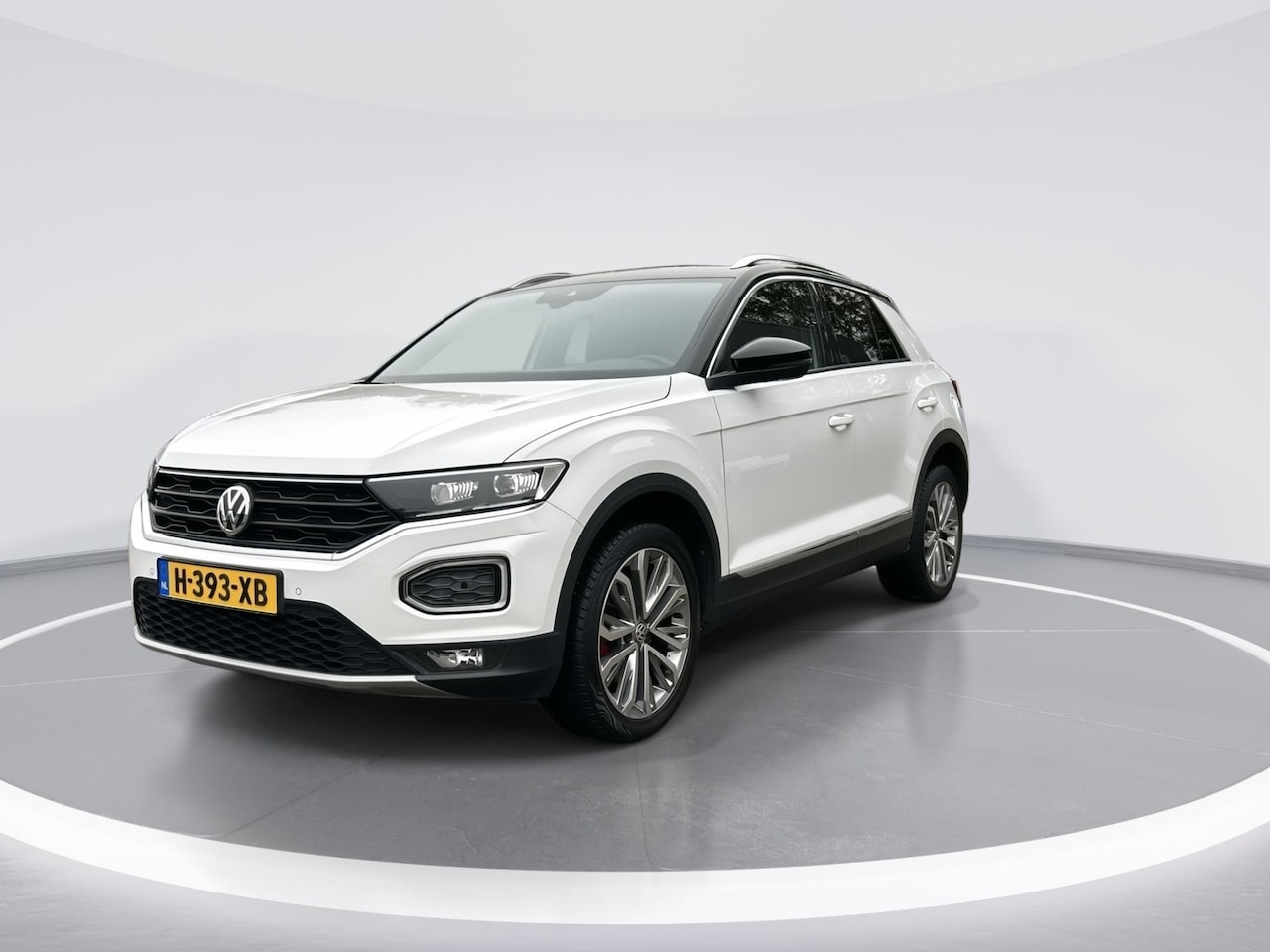 Volkswagen T-Roc - 1.5 TSI 150pk Sport DSG Automaat | Achteruitrijcamera | Stoelverwarming | Zwart dak | Navi - AutoWereld.nl