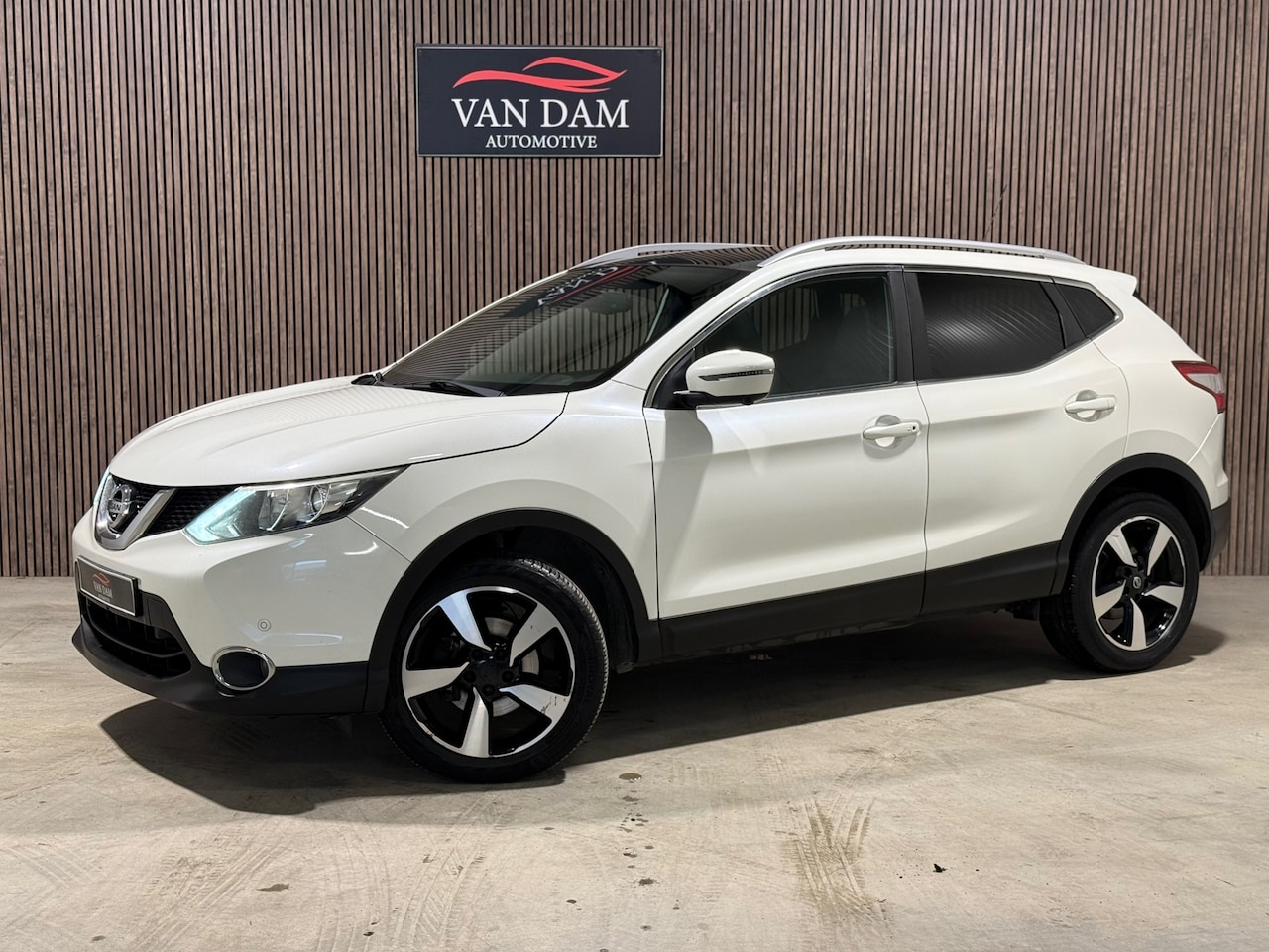 Nissan Qashqai - 1.2 N-Vision 2017 LED KEYLESS CAMERA NAVI CLIMA - AutoWereld.nl