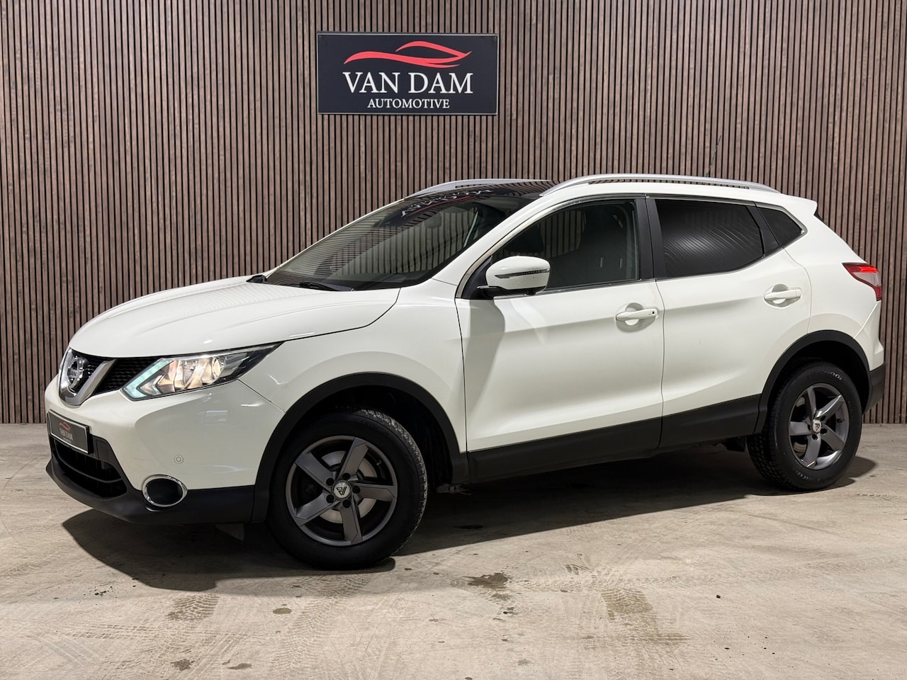 Nissan Qashqai - 1.2 N-Connecta 2017 AUTOMAAT CAMERA NAVI CLIMA - AutoWereld.nl