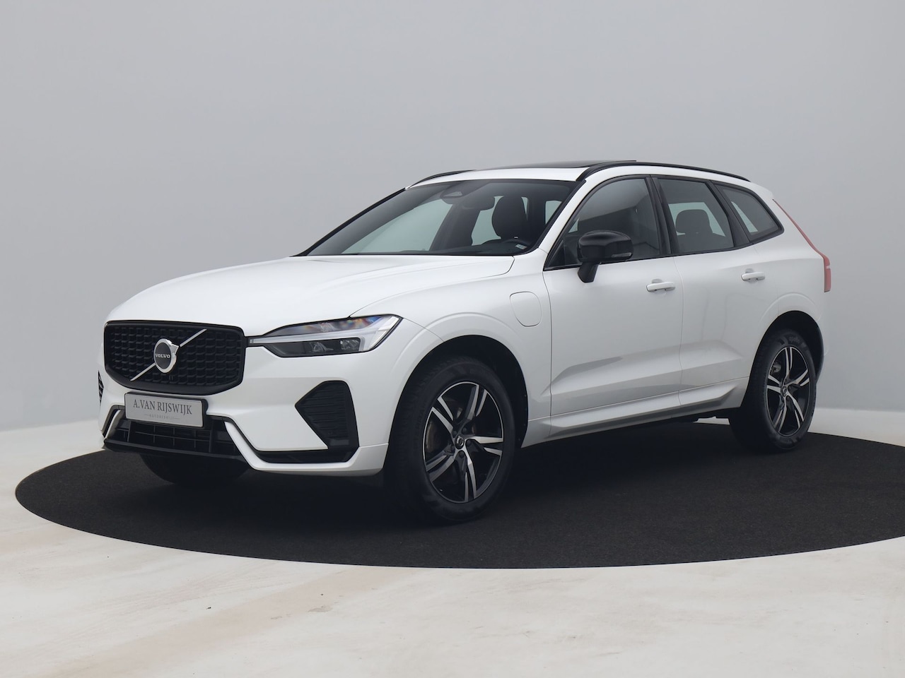 Volvo XC60 - 2.0 Recharge T6 AWD R-Design | FACELIFT | PANO | CAMERA | HUD | KEYLESS - AutoWereld.nl