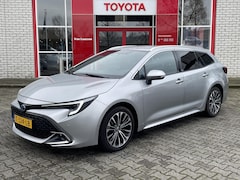 Toyota Corolla Touring Sports - 1.8 HYBRID FIRST EDITION STOELVERW APPLE/ADROID EL-ACHTERKLEP KEYLESS NAVI 17" LM-VELGEN A