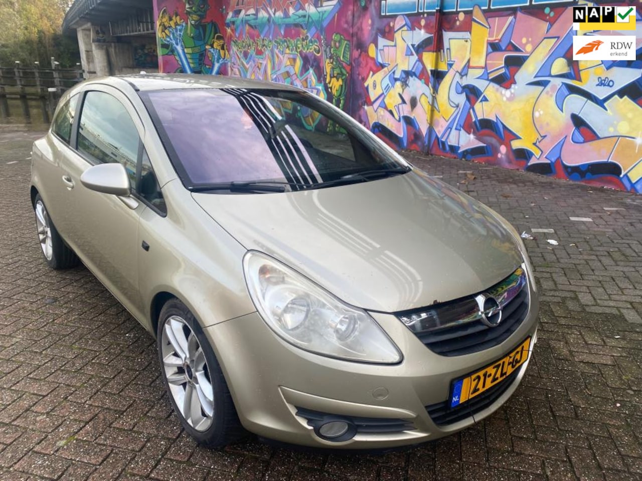 Opel Corsa - 1.7 CDTi Executive navigatie dikke velgen airco elektrische ramen cv half leer mooi kleur - AutoWereld.nl