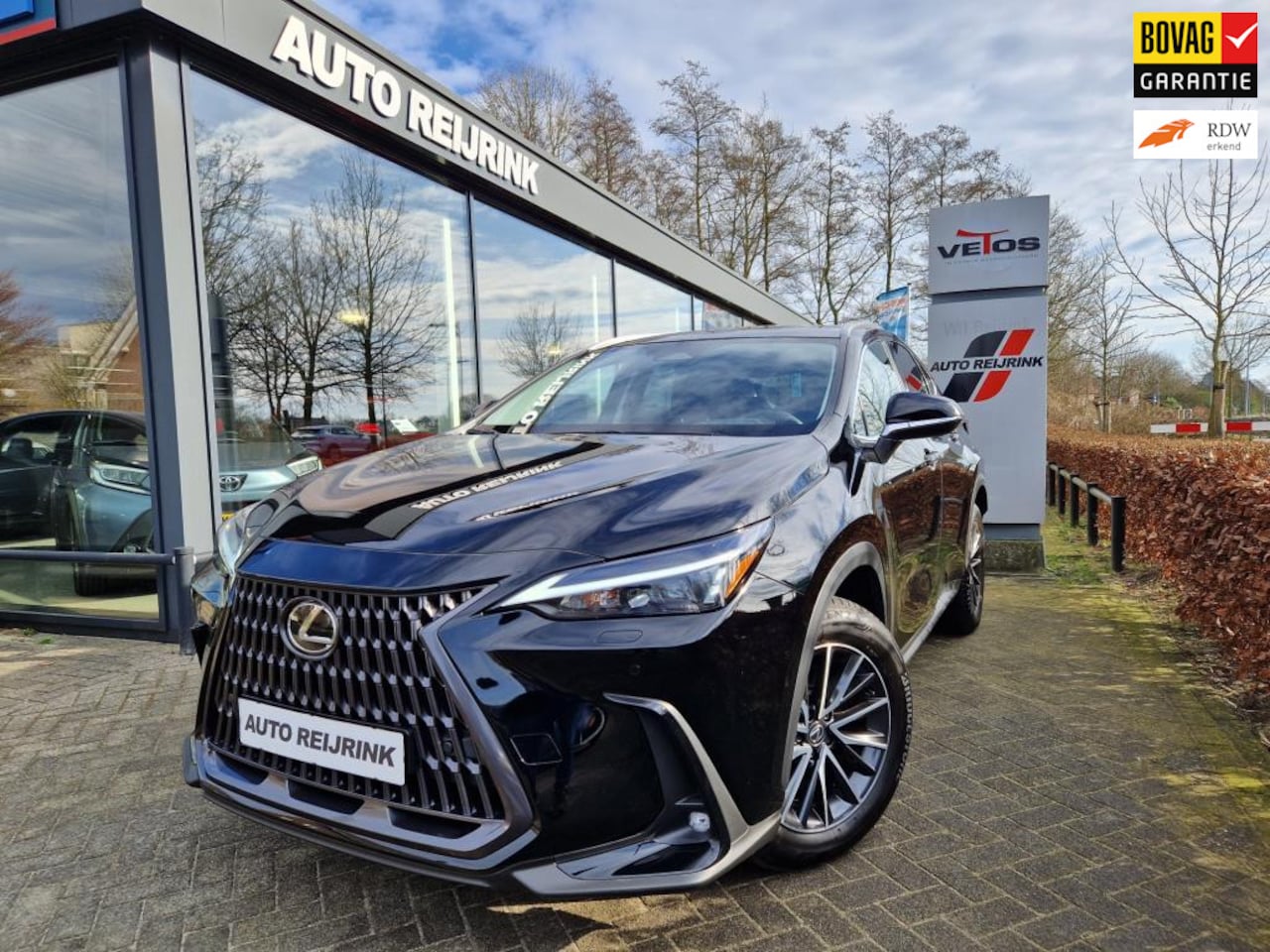 Lexus NX - 450h+ AWD Luxury Line/PLUG IN/LEDER/STUUR-EN STOELVERWARMING - AutoWereld.nl