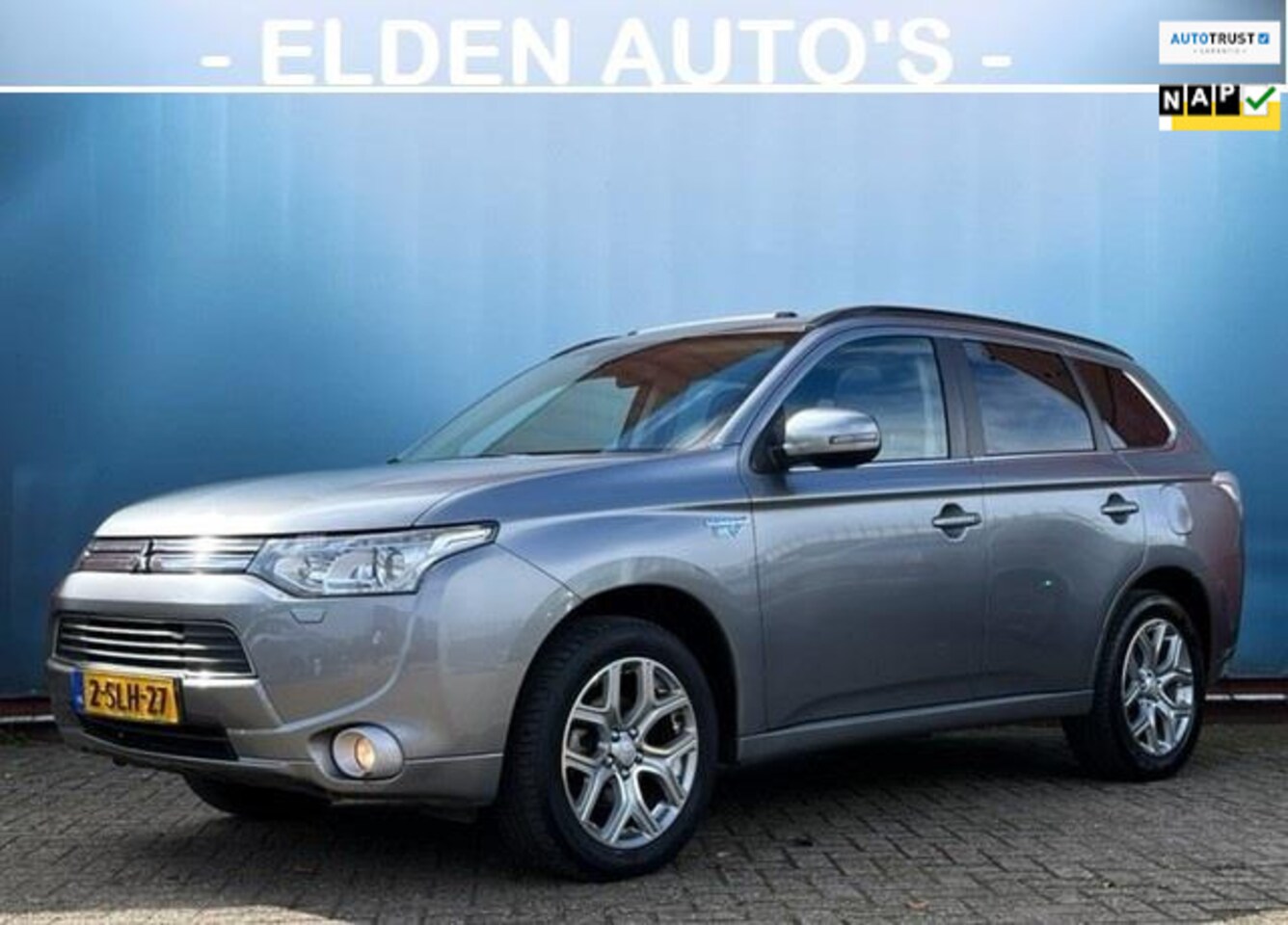 Mitsubishi Outlander - 2.0 PHEV Instyle/NL auto/Schuifdak/Navigatie/Camera/Leder - AutoWereld.nl