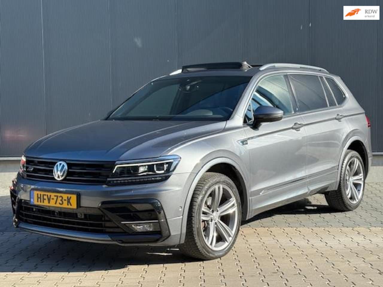 Volkswagen Tiguan Allspace - 1.5 TSI R-Line DSG | Panoramisch Schuif/Kanteldak | ACC | Stoelverwarming - AutoWereld.nl