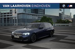 BMW 3-serie Touring - 330e High Executive M Sport Automaat / Panoramadak / Trekhaak / Sportstoelen / Adaptieve L