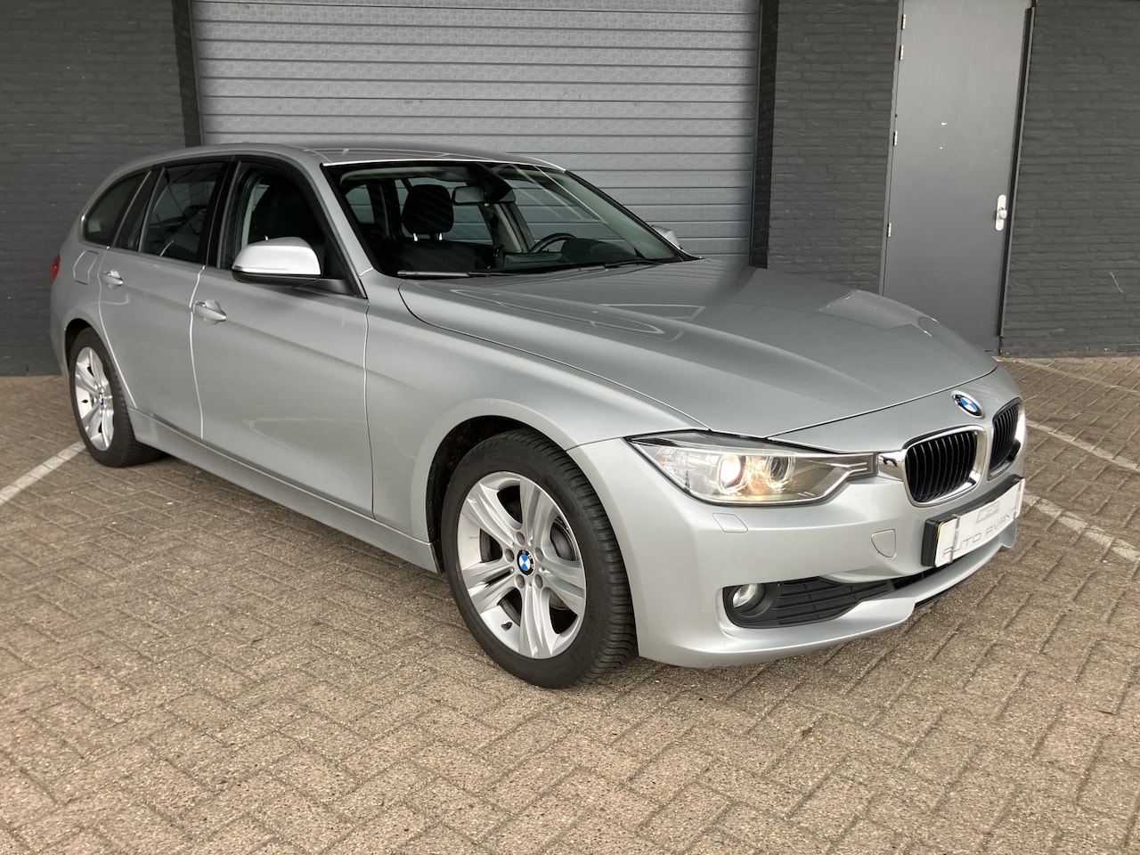 BMW 3-serie Touring - 316d Executive XENON-LED-AUT-AHK - AutoWereld.nl