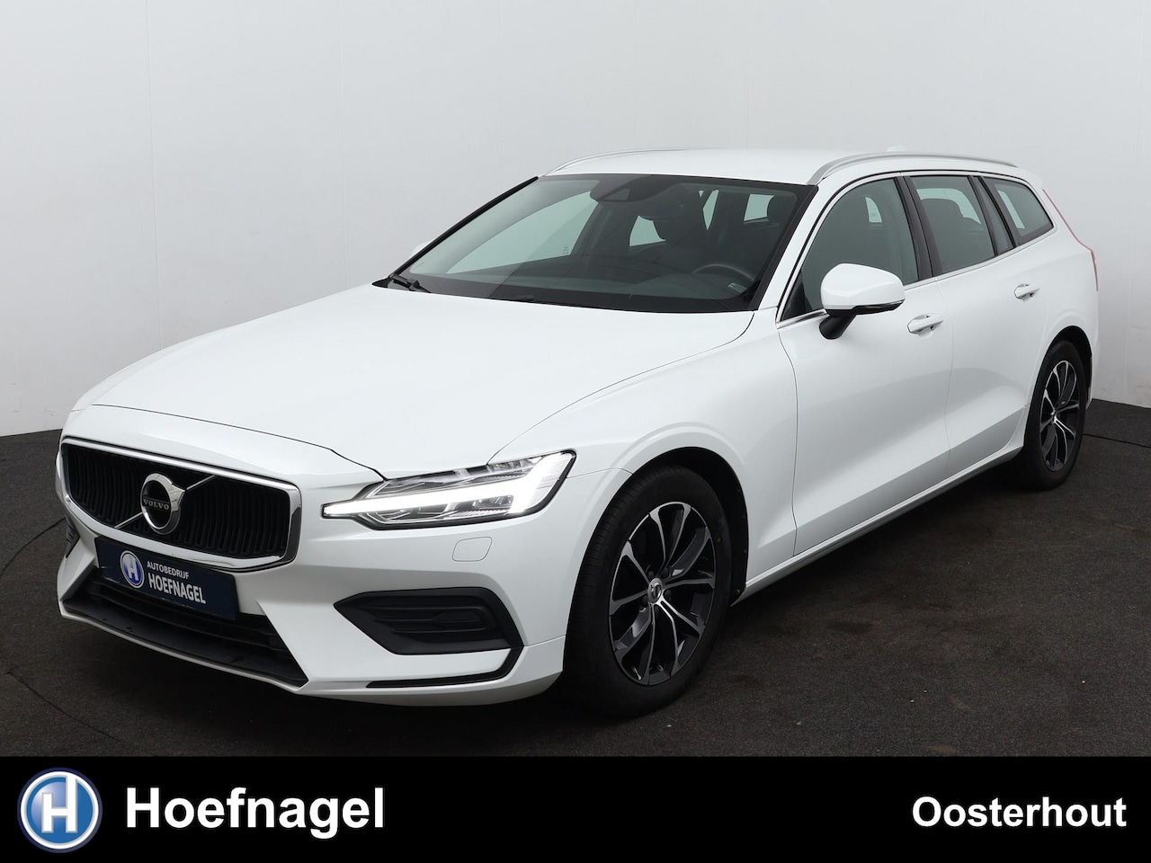 Volvo V60 - 2.0 T4 Momentum | Cruise Control | Elektrische Achterklep | Parkeersensoren - AutoWereld.nl