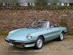 Alfa Romeo Spider - 2.0 A recent "bare metal" restoration, Livery in Aqua Celeste over Portofino Blue leather,