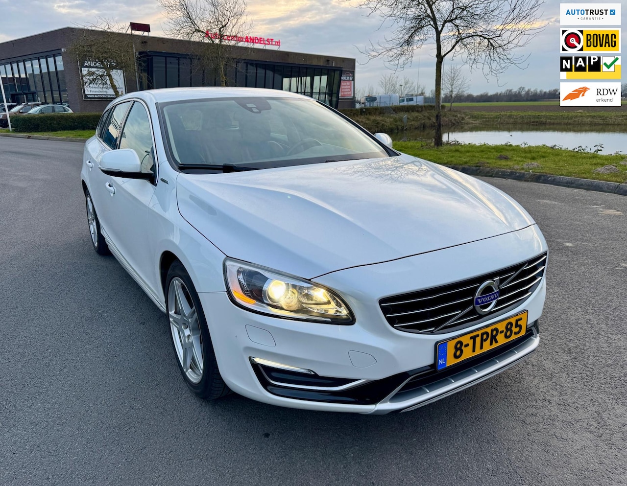 Volvo V60 - 2.4 D6 AWD Plug-In Hybrid Summum 2.4 D6 AWD Plug-In Hybrid Summum, Trekhaak, Leder, Geen import, Nap! - AutoWereld.nl