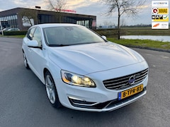 Volvo V60 - 2.4 D6 AWD Plug-In Hybrid Summum, Trekhaak, Leder, Geen import, Nap