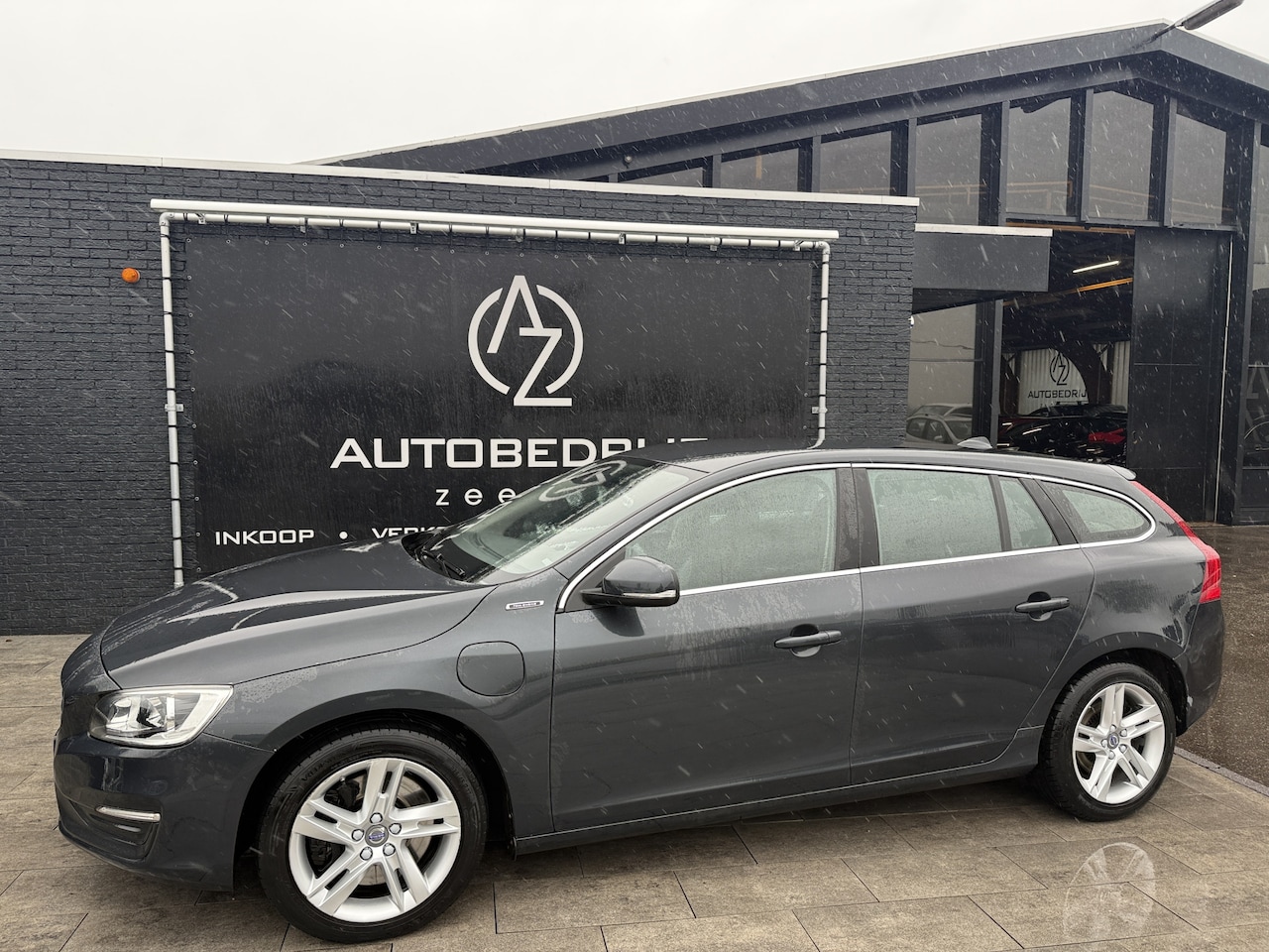 Volvo V60 - 2.4 D6 Twin Engine Momentum 2.4 D6 Twin Engine Momentum - AutoWereld.nl