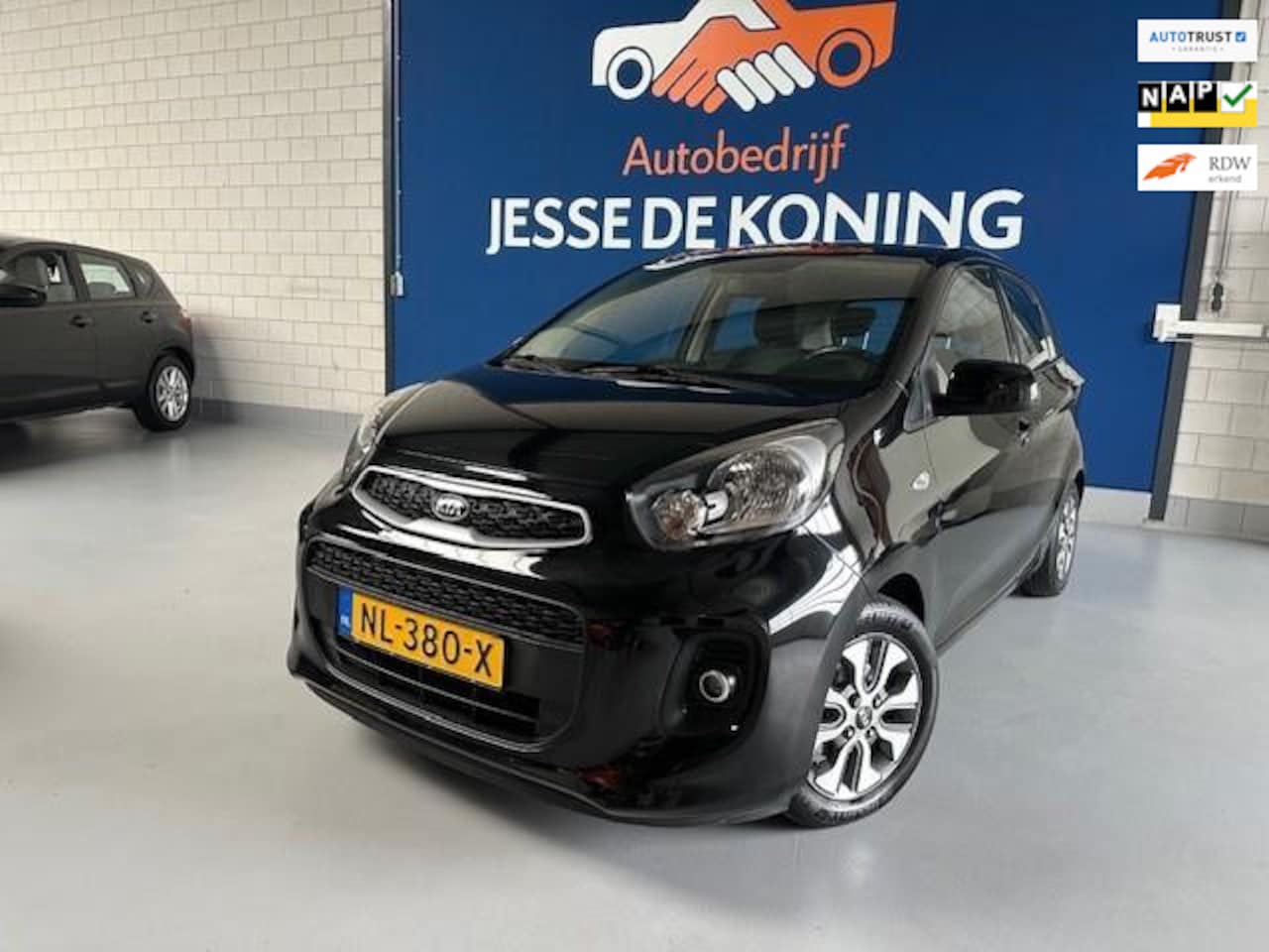 Kia Picanto - 1.0 CVVT EconomyPlusLine 1.0 CVVT EconomyPlusLine,bj.2017,kleur:zwart ! 5 deurs ! Climate,Navigatie,Trekhaak,NAP me - AutoWereld.nl