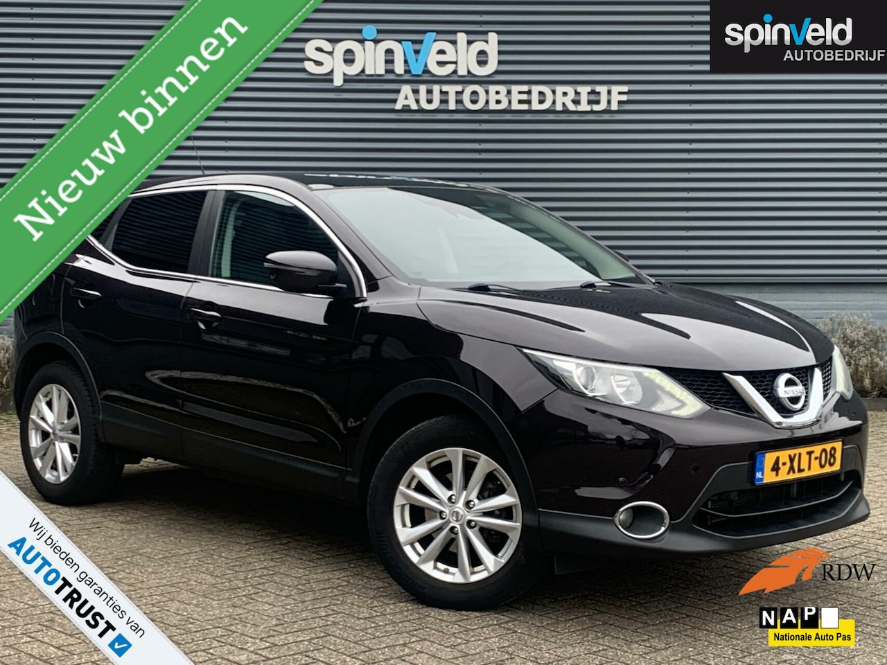 Nissan Qashqai - 1.2 Premier Edition BJ`14 NAP NL Pano Navi Trekhaak - AutoWereld.nl