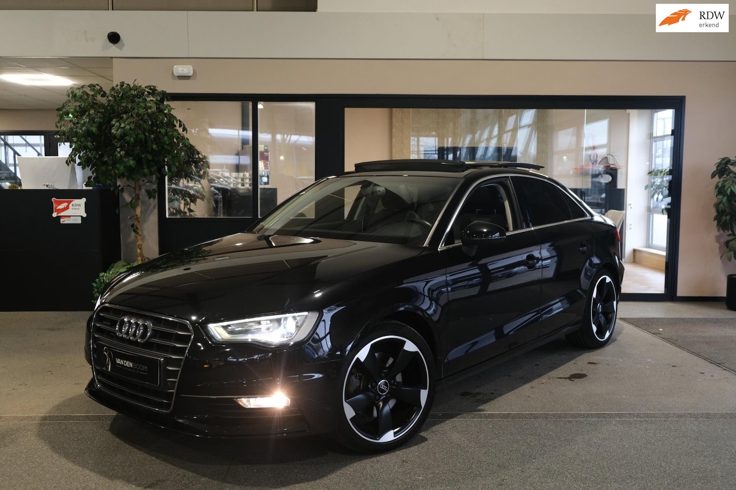 Audi A3 Limousine - 1.8 TFSI S-Tronic Pano Leder Xenon Led Pdc Keyless - AutoWereld.nl