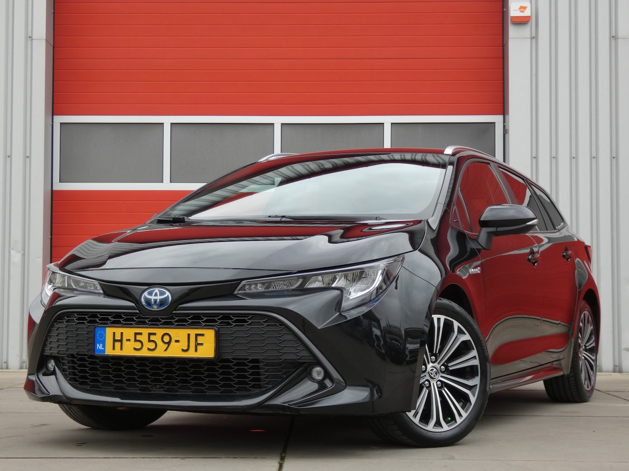 Toyota Corolla Touring Sports - 2.0 Hybrid Business Plus/ lage km/ compleet! - AutoWereld.nl