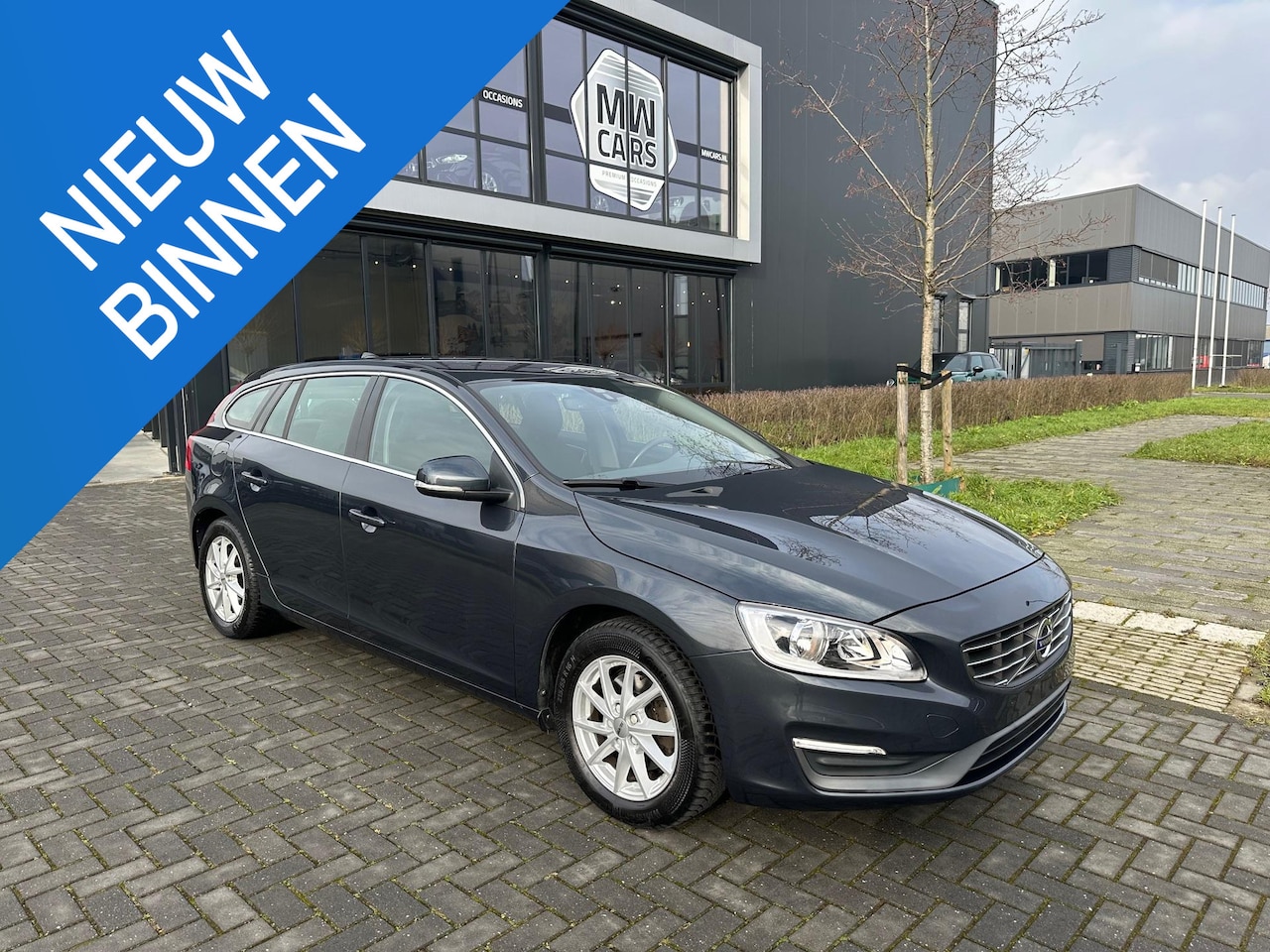 Volvo V60 - 1.6 T3 Momentum 1.6 T3 Momentum - AutoWereld.nl