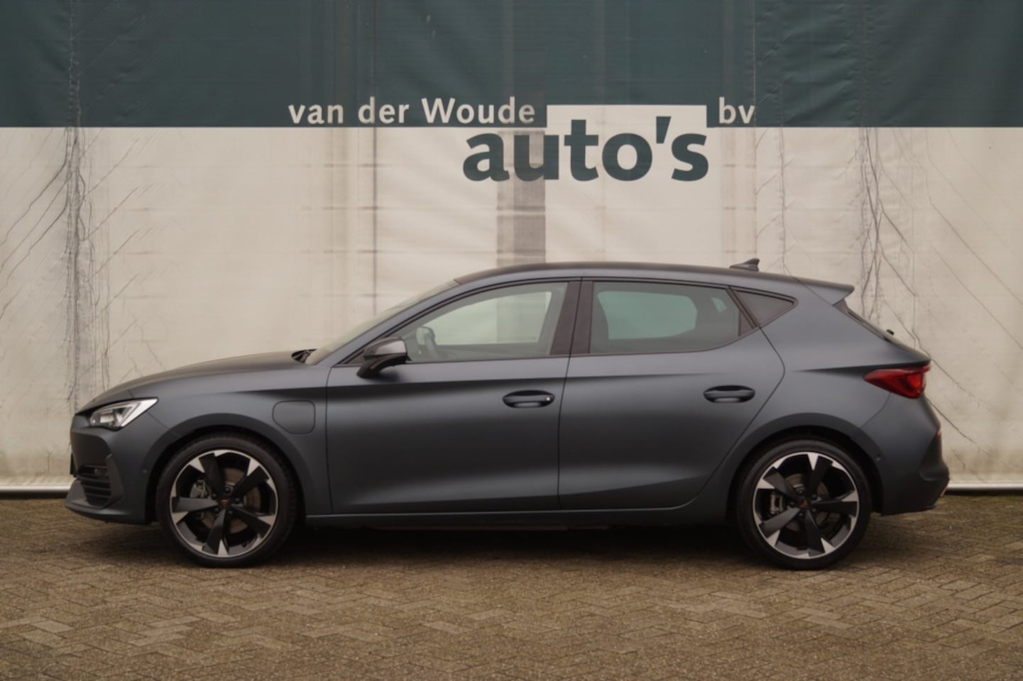 CUPRA Leon - 1.4 e-Hybrid Business Edition Mat grijs -LED-ECC-ACC-CAM- - AutoWereld.nl