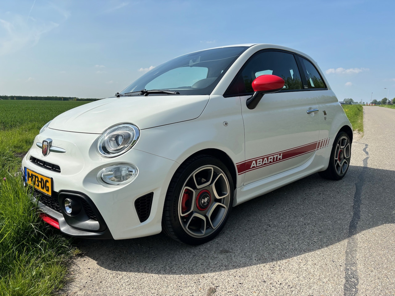 Fiat 500 - 1.4 T-Jet Abarth 595 Groot scherm, edizione rossa, zwarte hemel, nieuwstaat - AutoWereld.nl