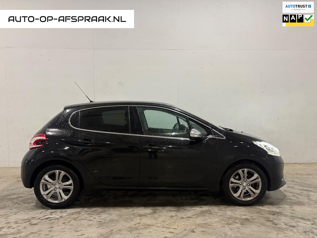 Peugeot 208 - 1.2 VTi Allure 5drs. Navi Clima Cruise APK NAP - AutoWereld.nl